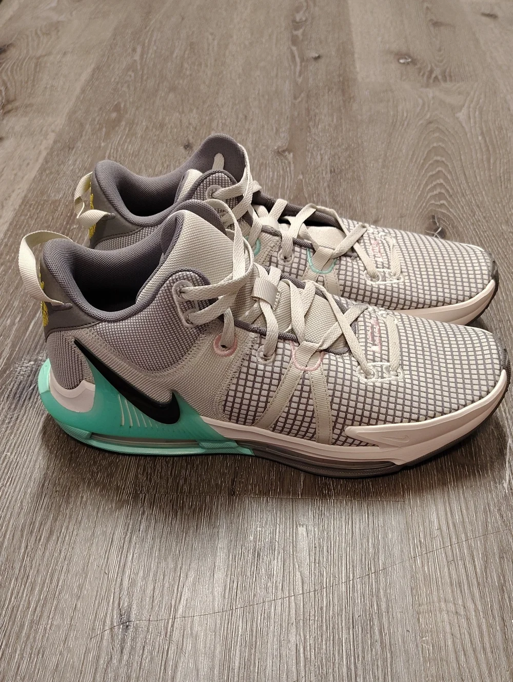 LeBron Witness 7 - Flat Pewter Mint Sz 13